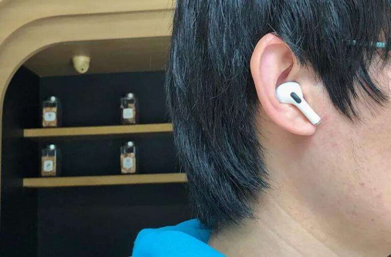 Can You Wear Airpods With A Tragus Piercing? Is It Safe? - Health Wearables